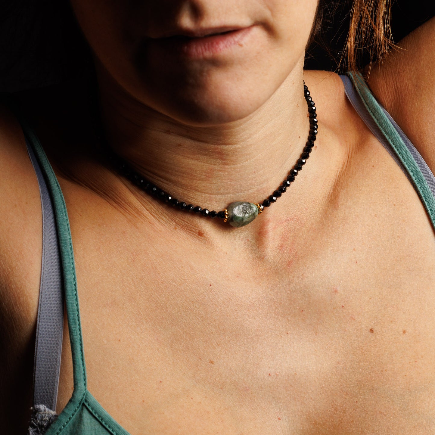 Collier plaqué rhodium - Spinelle et émeraude - Emeline